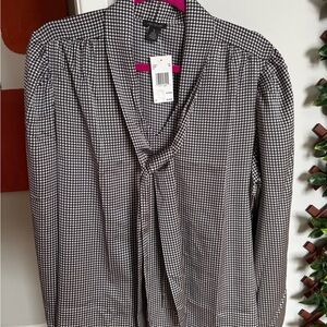 Ann Taylor Black and White Houndstooth Women's Top
Size XL
PTP 24.5
Length 27
